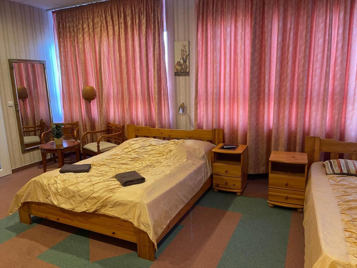 Airport Szallo Hotel Tokol