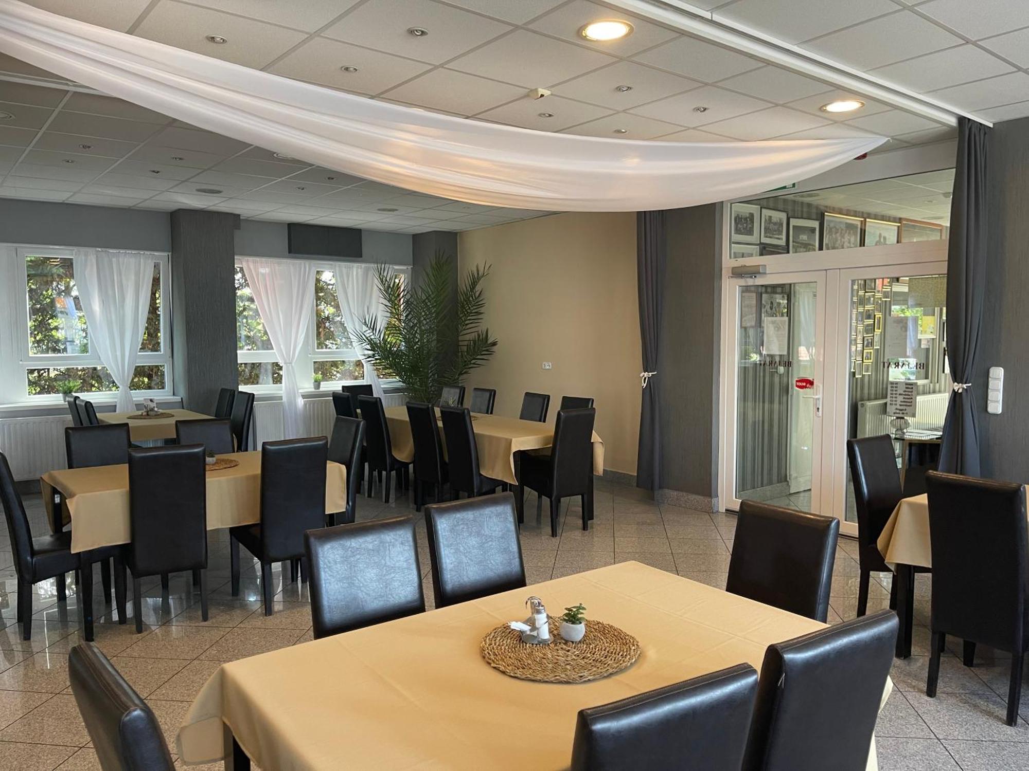 Airport Szallo Hotel Tokol